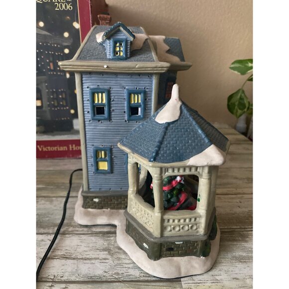 Mervyn's Village Square 2006 Victorian House Fiber Optic Lighted Building 2-Stor - Picture 8 of 17